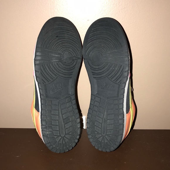 Neon Nikes - Picture 5 of 7